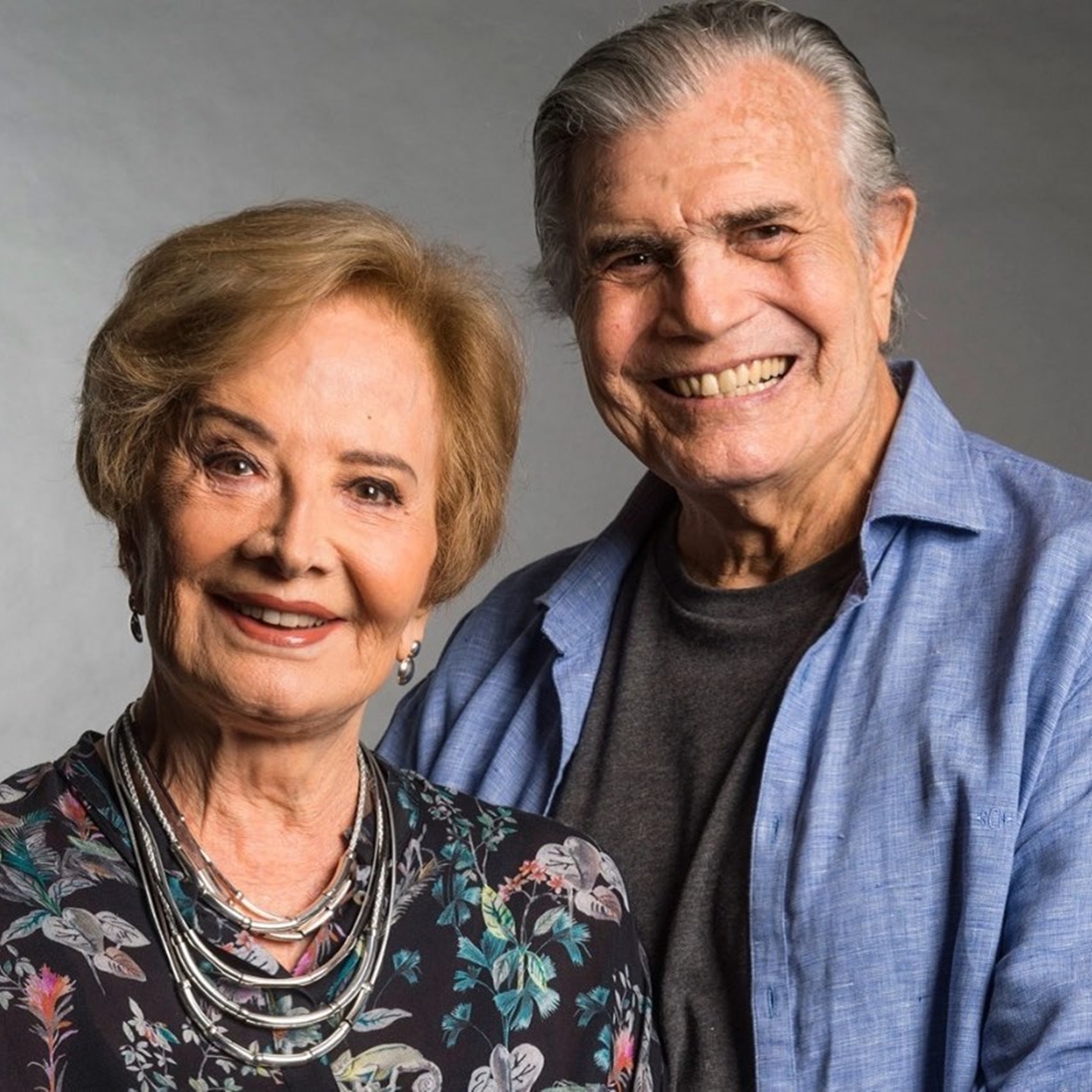 Casal famoso da rede globo toma vacina contra covid-19.