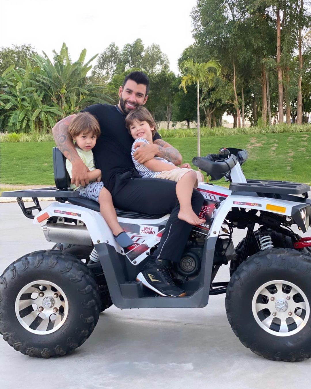Gusttavo Lima e os filhos Gusttavo Lima e os filhos.