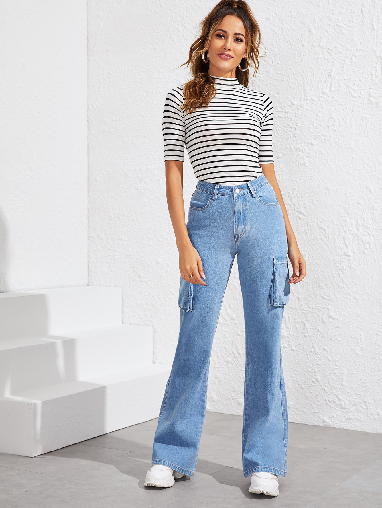 Combinações com jeans confortáveis, gola alta.