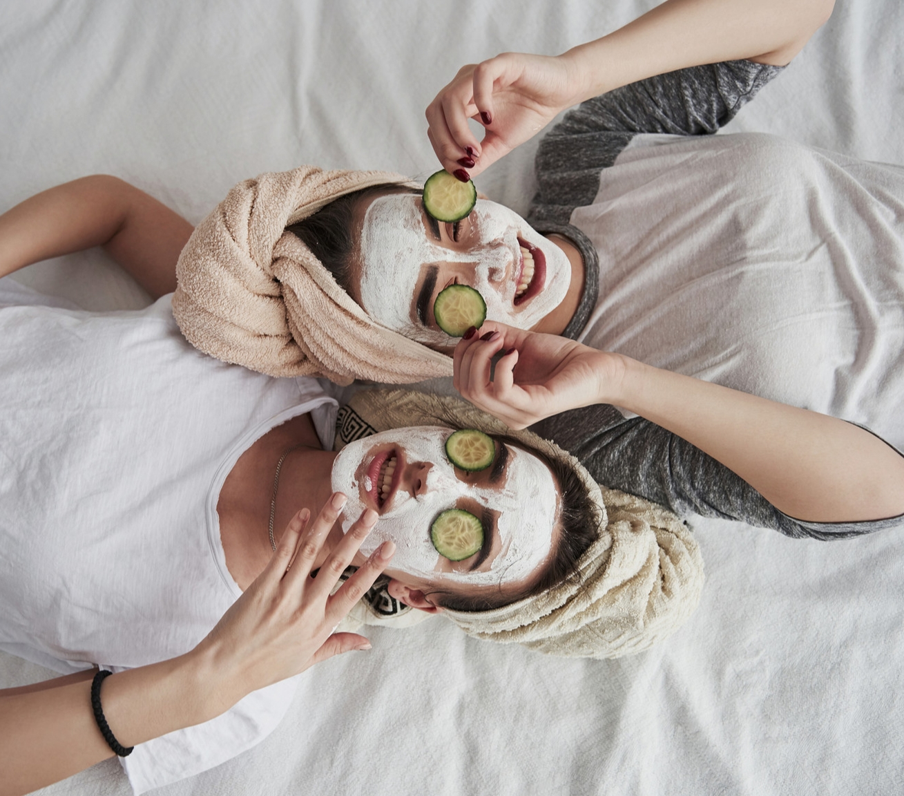 Garotas fazendo Spa Day. Garotas fazendo Spa Day.
