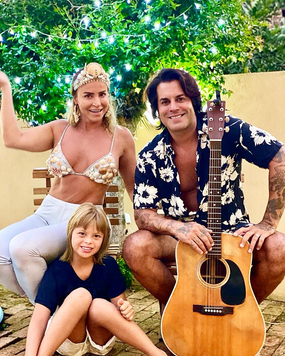 Esposa e filho do músico Marco Túlio. Esposa e filho do músico Marco Túlio.