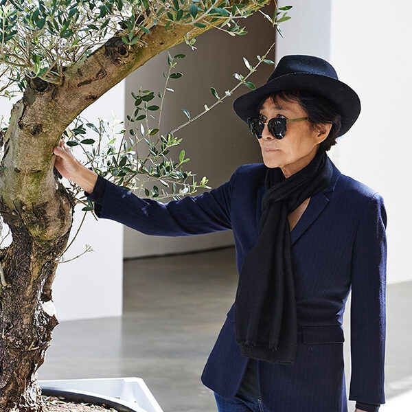 Yoko Ono está entre as famosas de mais de 80 anos