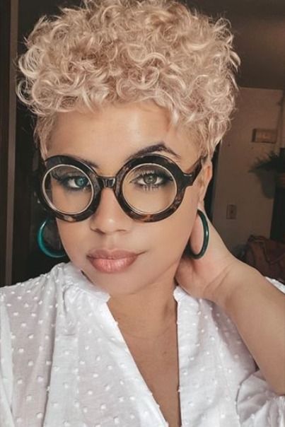 mulher de óculos