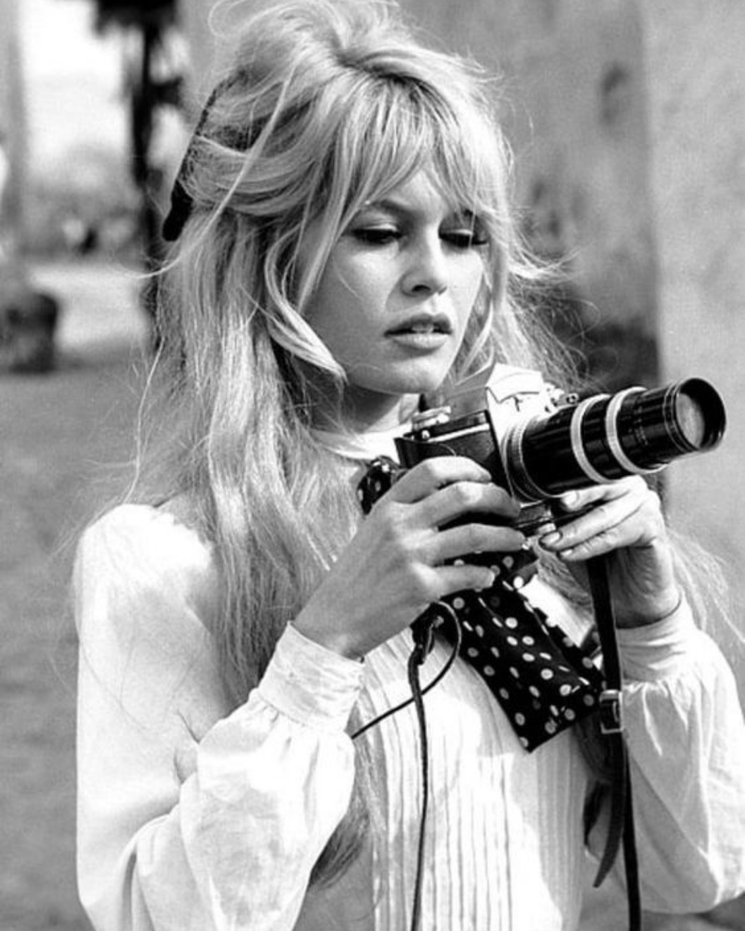 Cabelo longo com franja Brigitte Bardot