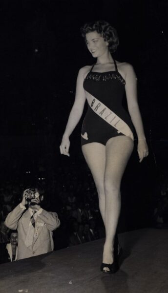 Marta Rocha no concurso Miss Universo, 1954.