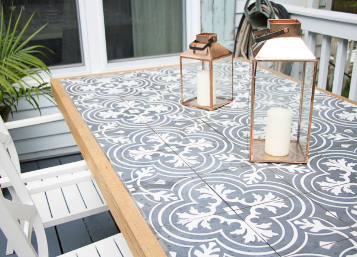 Projeto de bricolagem - mesa com tampo de azulejos