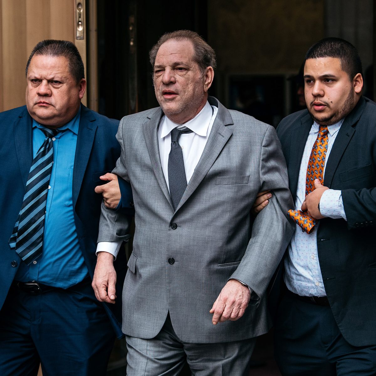 Produtor Harvey Weinstein é condenado a 23 anos de prisão. Produtor Harvey Weinstein é condenado a 23 anos de prisão.