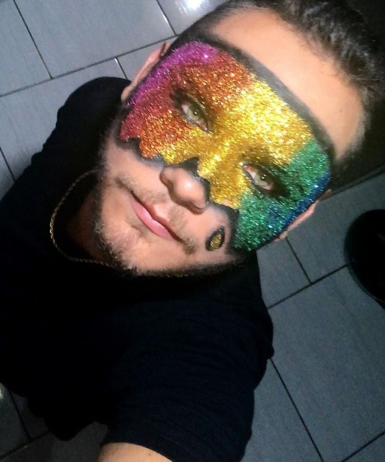 Maquiagem masculina com glitter para o Carnaval