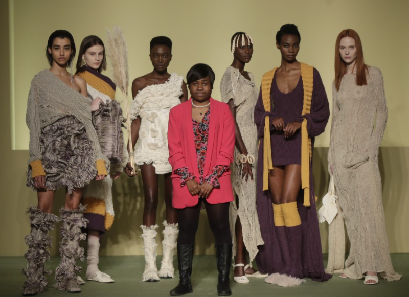 Gisele Ntsada com modelos e coleção para semana de moda de mil~]ao SS 21 