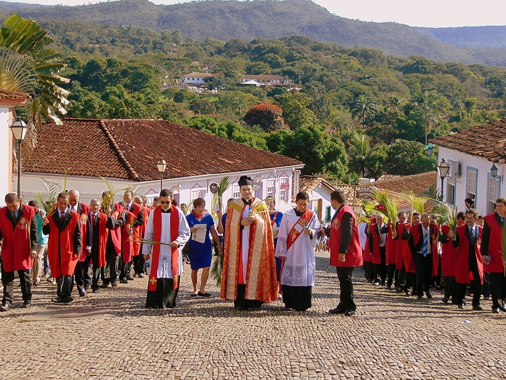 Procissão do Domingo de Ramos pelo Centro Histórico de Pirenópolis, em 2015. 