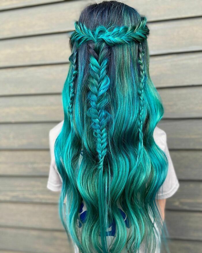 trança no cabelo azul