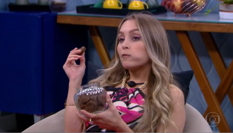 Carla Diaz no quarto secreto ouvindo os outros brothers Carla Diaz no quarto secreto ouvindo os outros brothers