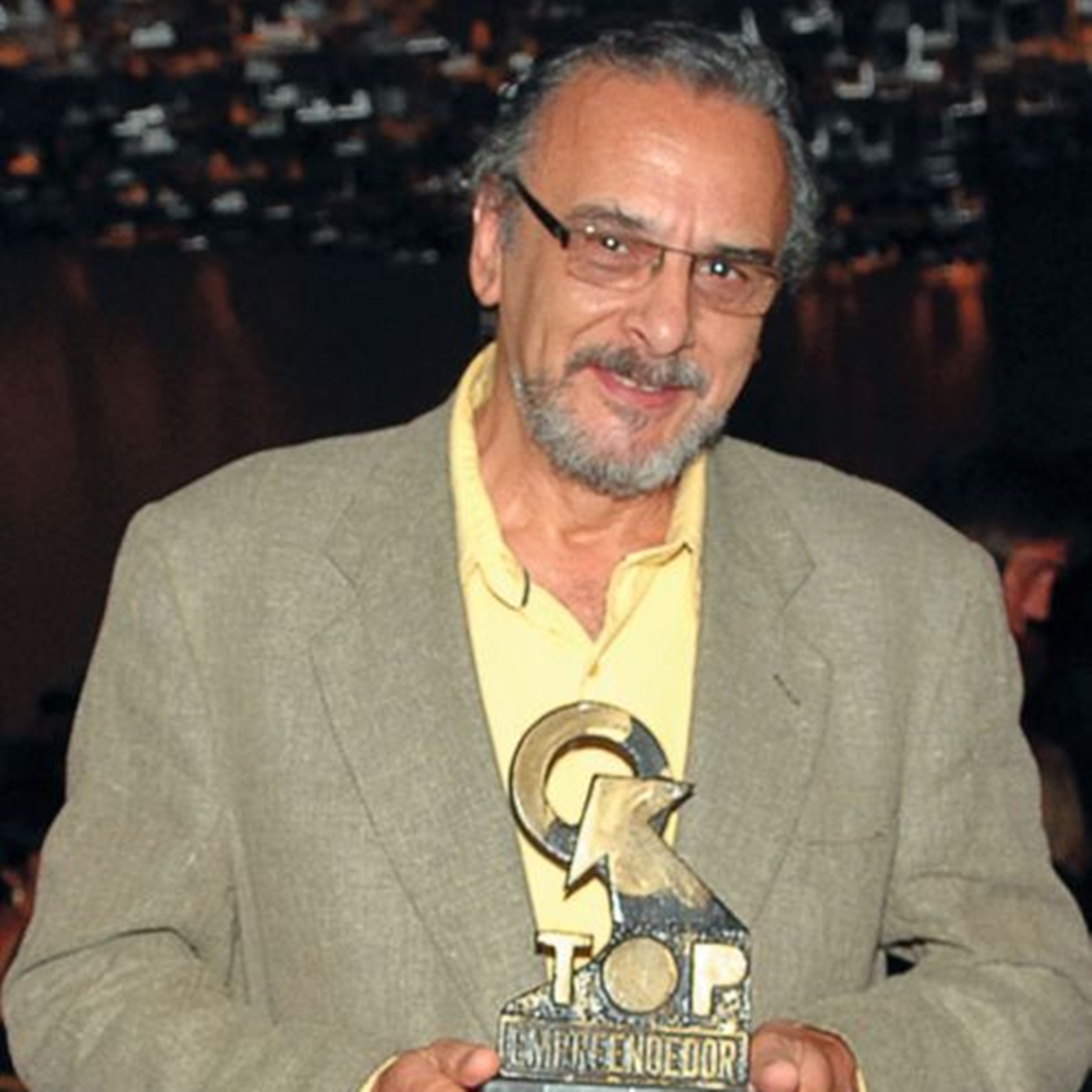 Luiz Bacelli (Dr. César)