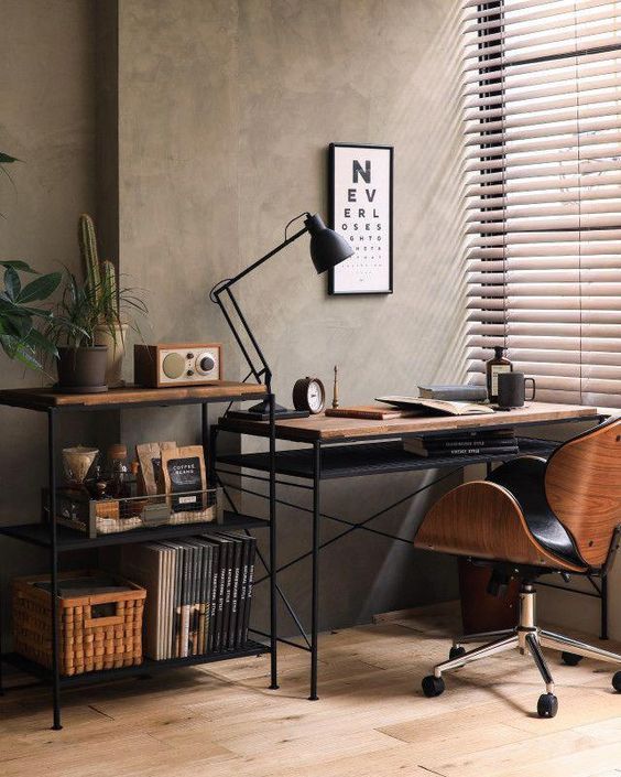 Home office com cadeira de couro. Parede de cimento queimado.