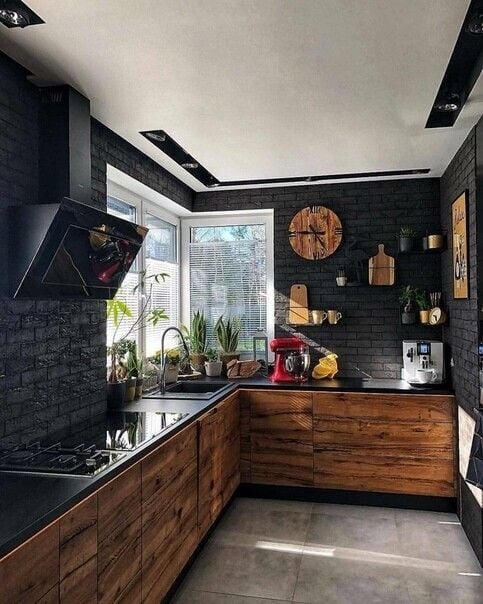 Decoração rústica em cozinha com paredes pretas.