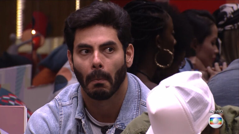 Rodolffo do BBB 21 se descuida e deixa parte íntima à mostra - Globo
