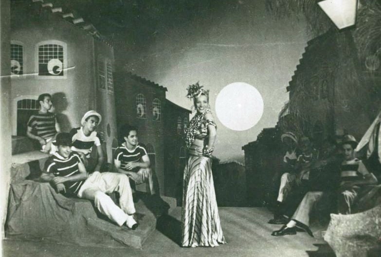 Carmen Miranda em cena do filme "Banana da Terra", em 1939. 