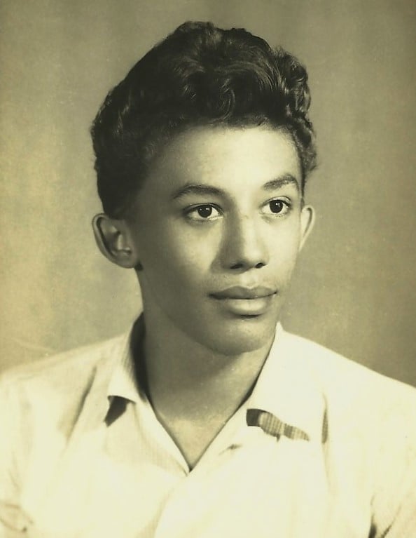 Clodovil Hernandes aos 15 anos. 