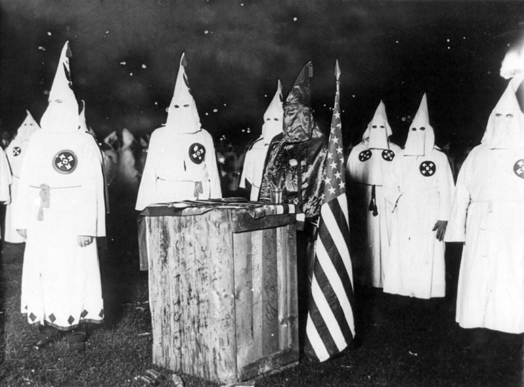 Membros da Ku Kux Klan, c. 1920.