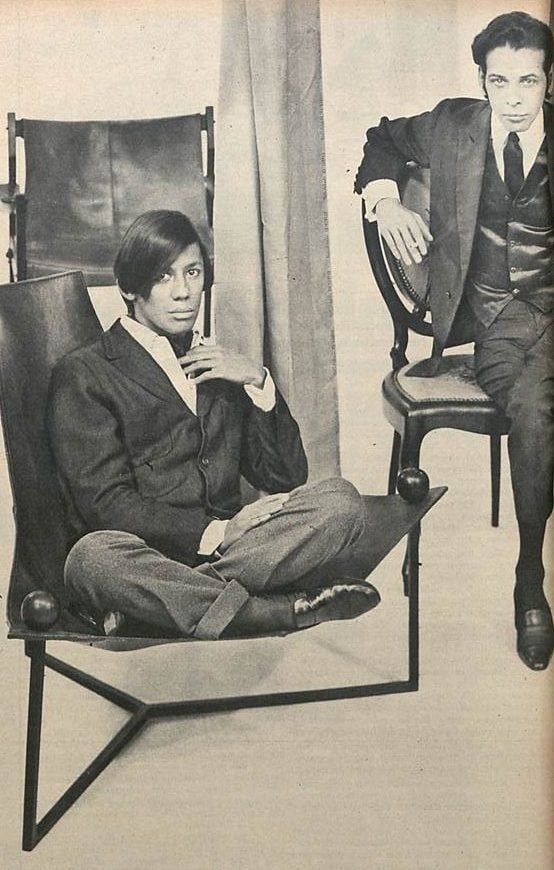 Clodovil Hernandes e Dener Pamplona em matéria na Revista Manchete de 1967, edição 800.