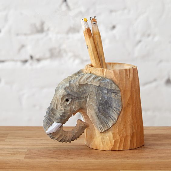 Escultura de elefante. Porta lápis com elefante.