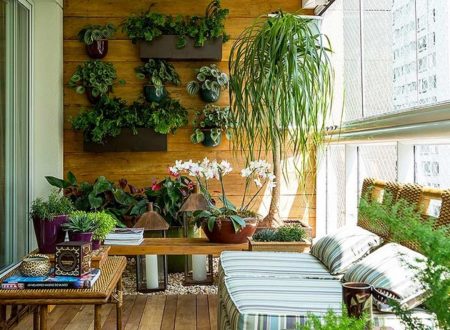 Varanda com plantas.