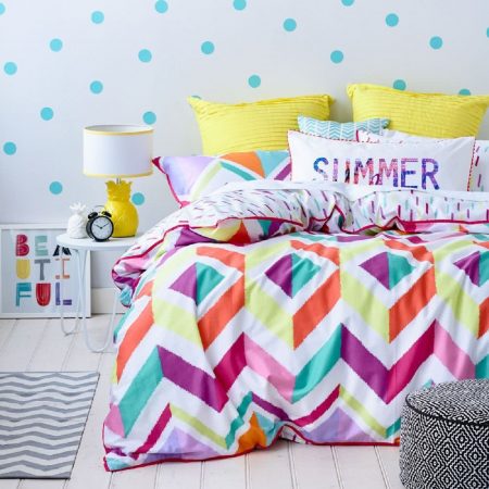 Quarto de adolescente feminino.
