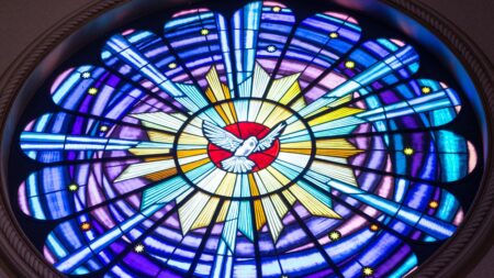 Dia do Espírito Santo: 30 frases, 9 orações e significado da data