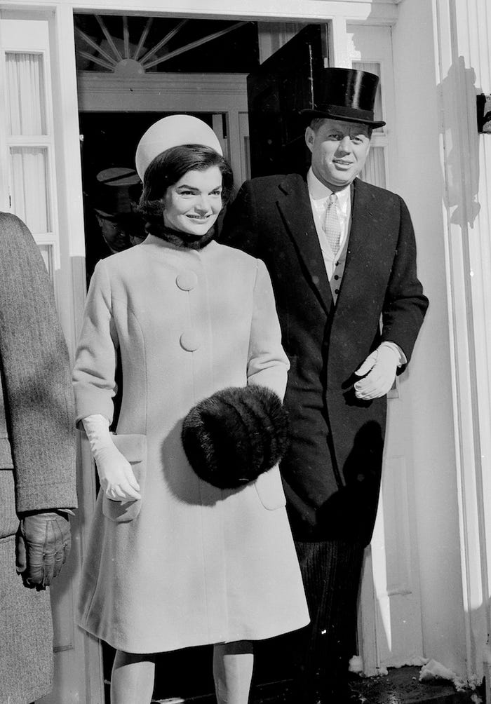 Jackie na inauguração do governo de John F. Kennedy, em 1961. 