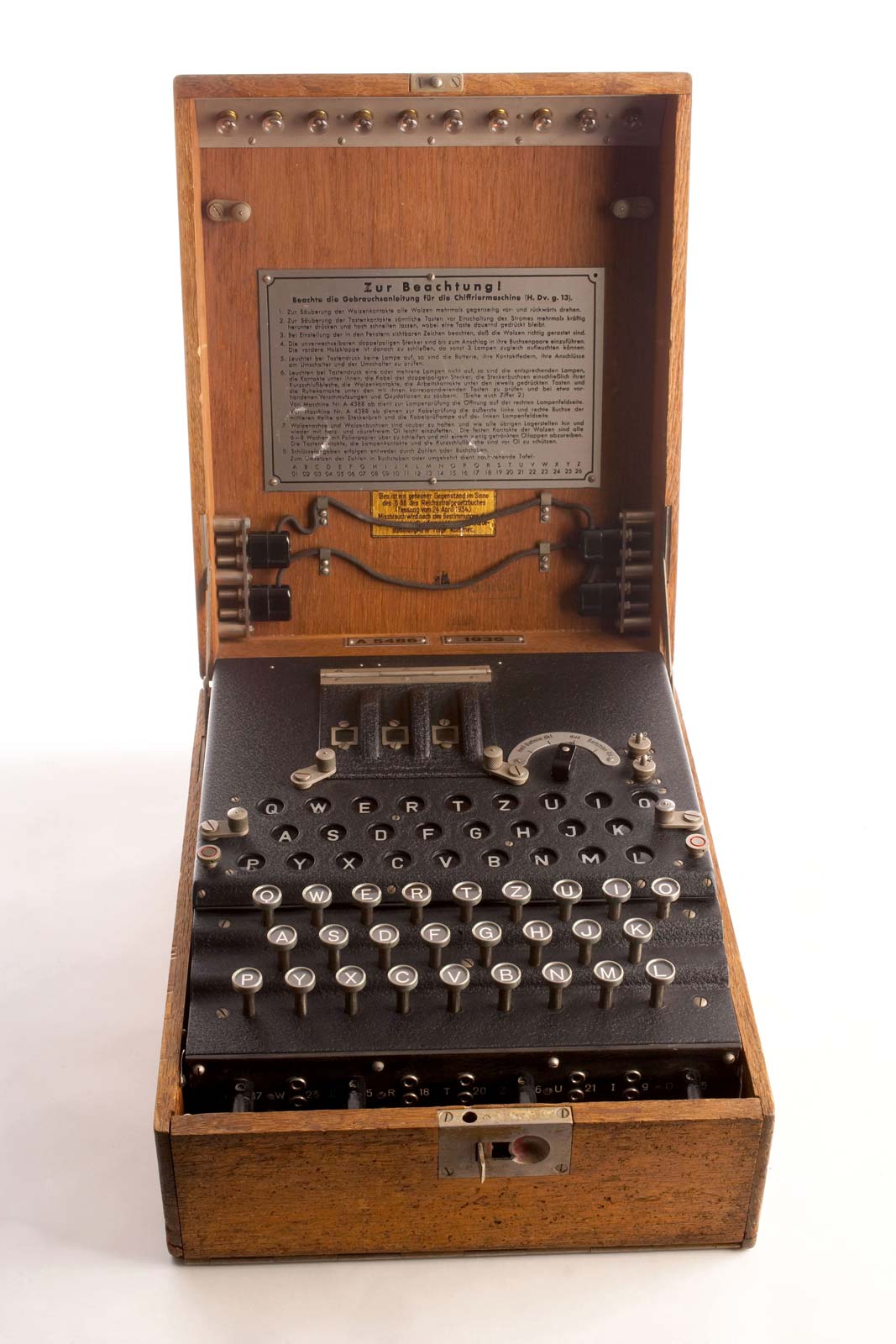 A máquina alemã Enigma, decifrada por Alan Turing durante a Segunda Guerra Mundial. 