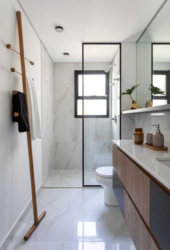 Banheiro minimalista.