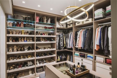 Closet organizado.