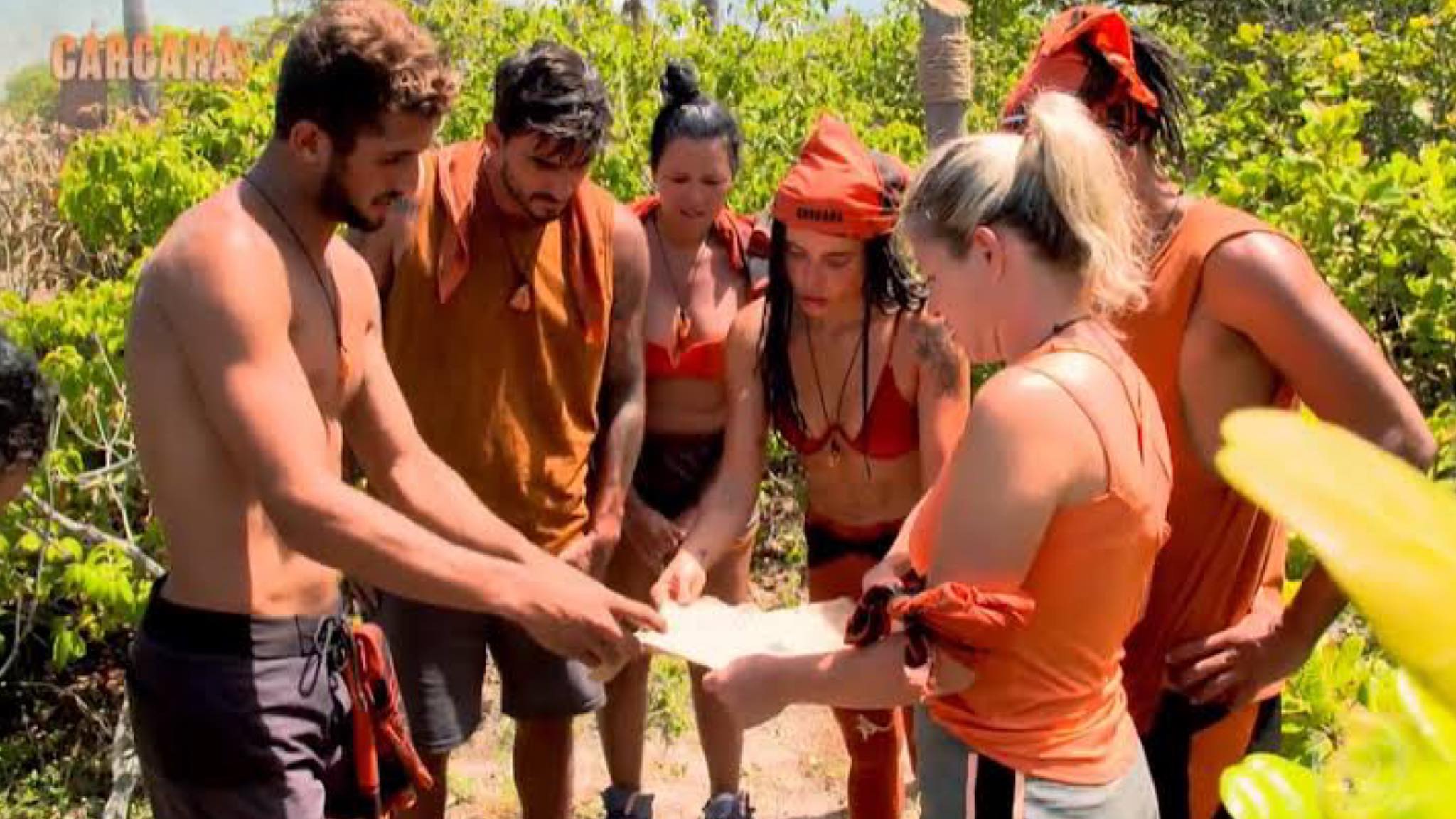 Lucas Chumbo e Gui Napolitano (à esquerda) se estranharam no primeiro episódio de No Limite (imagem: reprodução) Lucas Chumbo e Gui Napolitano (à esquerda) se estranharam no primeiro episódio de No Limite (imagem: reprodução)