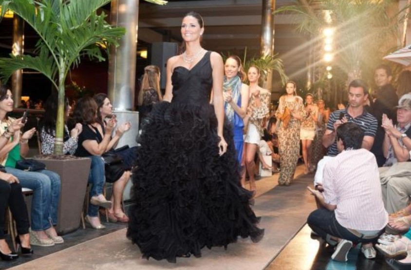 Desfile com Daniela Sarahyba na abbertura da loja Daslu no Shopping Fashion Mall, no Rio de Janeiro, em 2011. 
