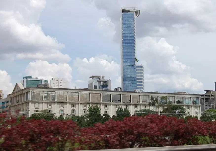 Foto do edifício da Villa Daslu em São Paulo.