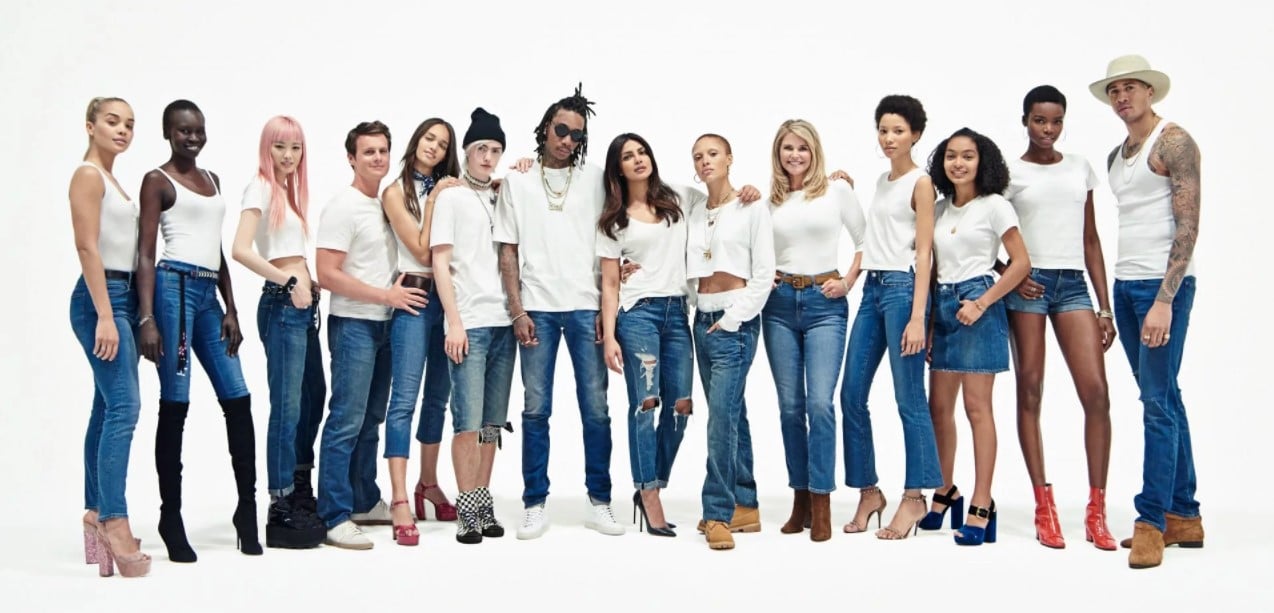 Foto de Yara Shahidi, Priyanka Chopra, Wiz Khalifa e outros modelos vestindo calças jeans em uma campanha da GAP de 2017 sobre celebrar a diversidade.