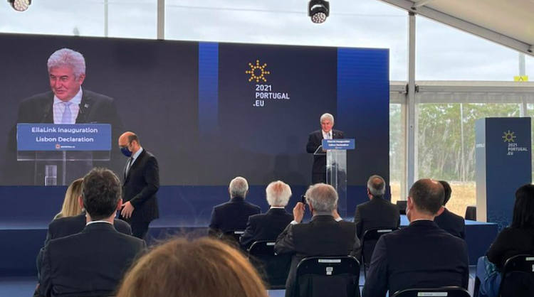 Ministro da Ciência, Tecnologia e Inovações, Marcos Pontes, discursa na inauguração do novo cabo submarino em Portugal