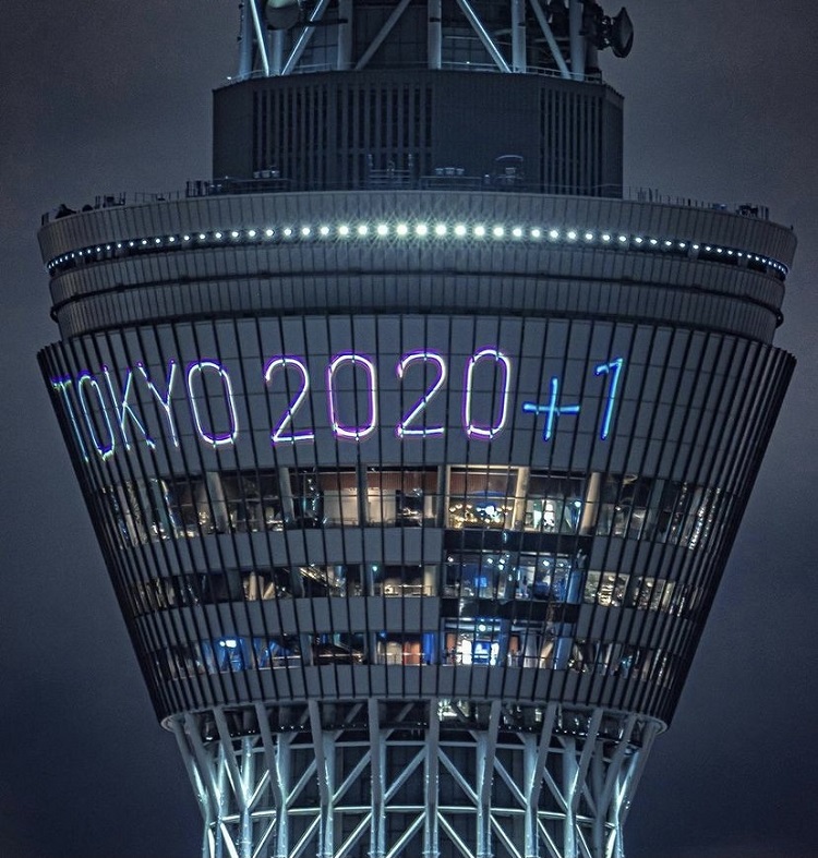 Foto de torre no Japão acesa para as aberturas dos jogos olímpicos de 2021 Olimpíadas de Tóquio 2021