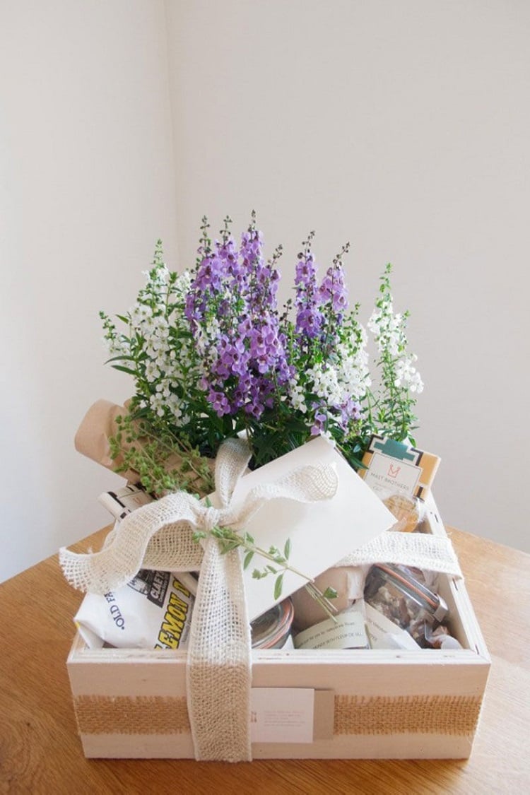 cesta com flores para o Dia dos Avós