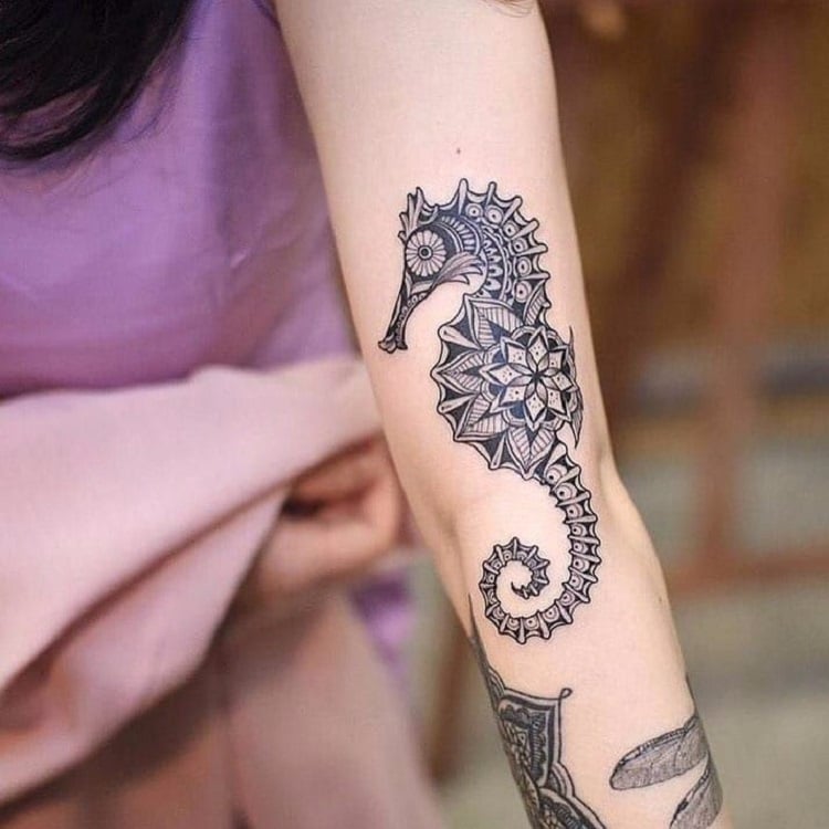 tattoo de cavalo-marinho