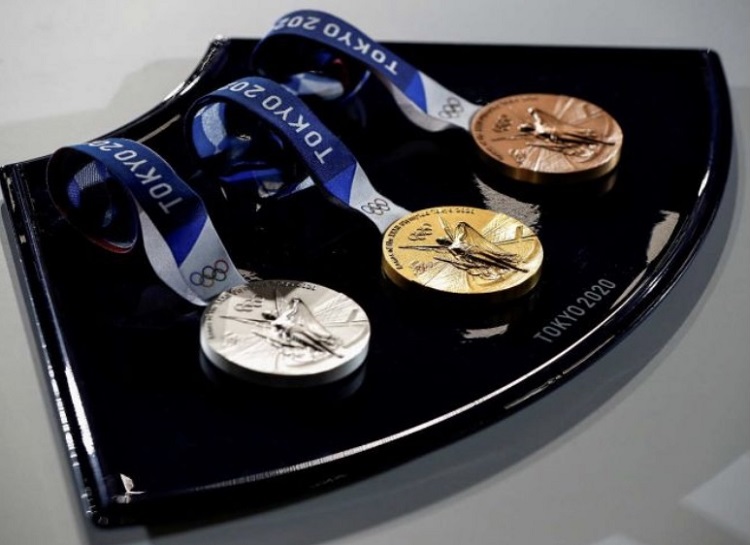 medalhas de ouro, prata e bronze, das Olimpíadas de Tóquio Foto das medalhas.
