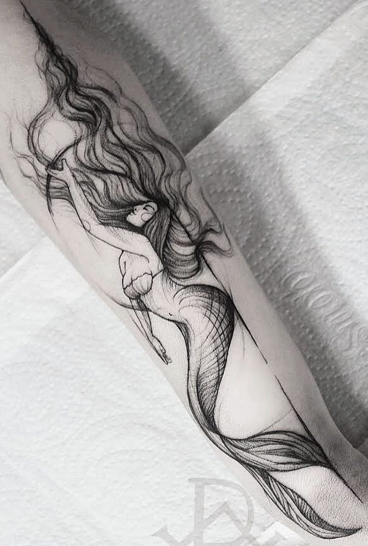 tatuagem de sereia no braço