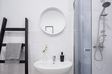 Banheiro barato: como decorar gastando pouco + 15 inspirações