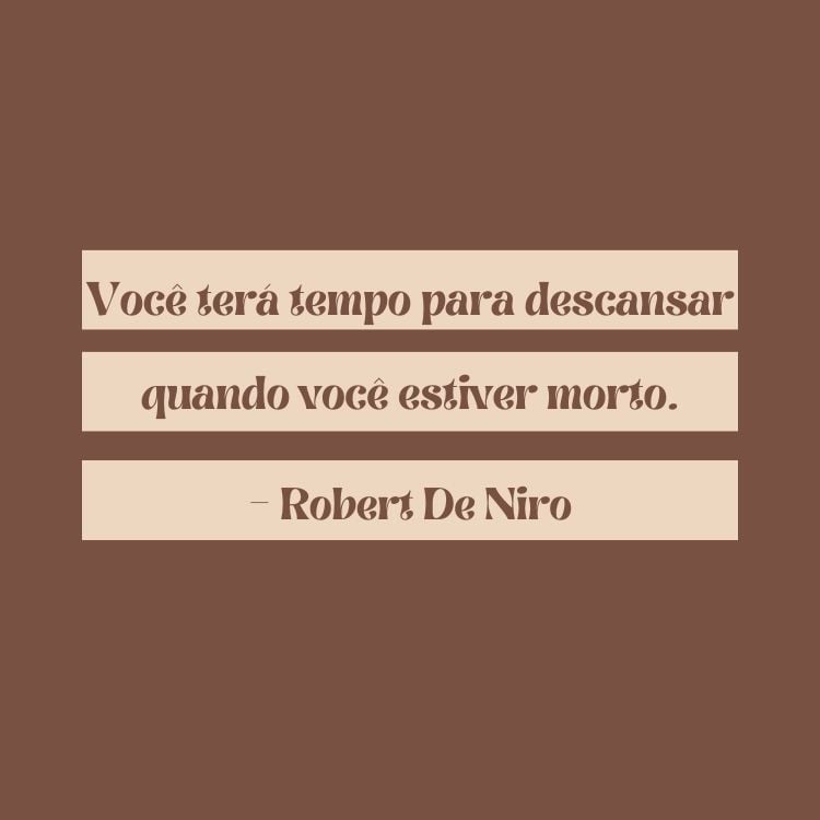 Card de fundo marrom com frase  “Você terá tempo para descansar quando você estiver morto.” – Robert De Niro em marrom, grifado em rosa claro