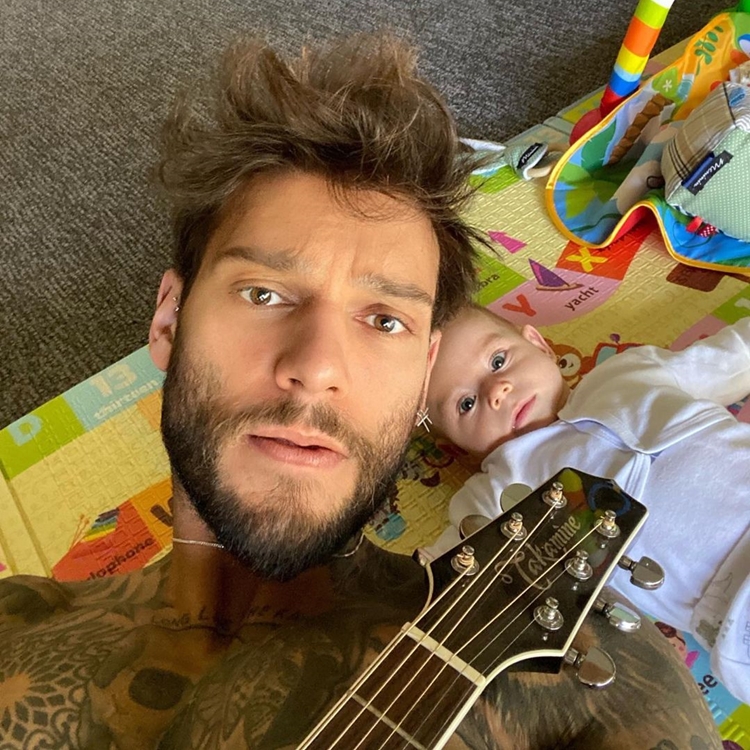 Foto do sertanejo e seu filho.