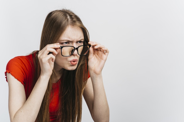 oculos_preto mulher de óculos preto