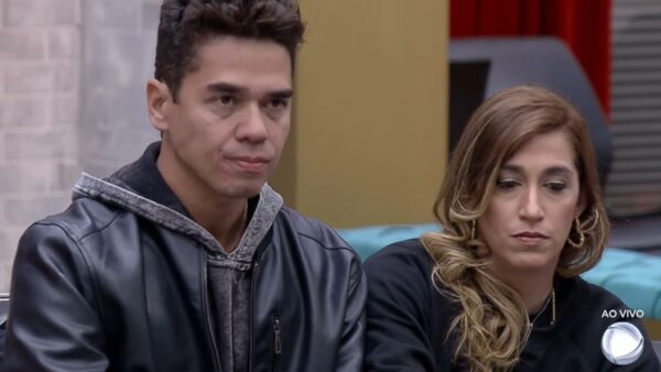 Dany e Fábio são eliminados na nona DR do Power Couple Brasil após ir para a berlinda com dois casais amigos, Mari, Matheus, Renata e Leandro Dany e Fábio são eliminados na nona DR do Power Couple Brasil após ir para a berlinda com dois casais amigos, Mari, Matheus, Renata e Leandro