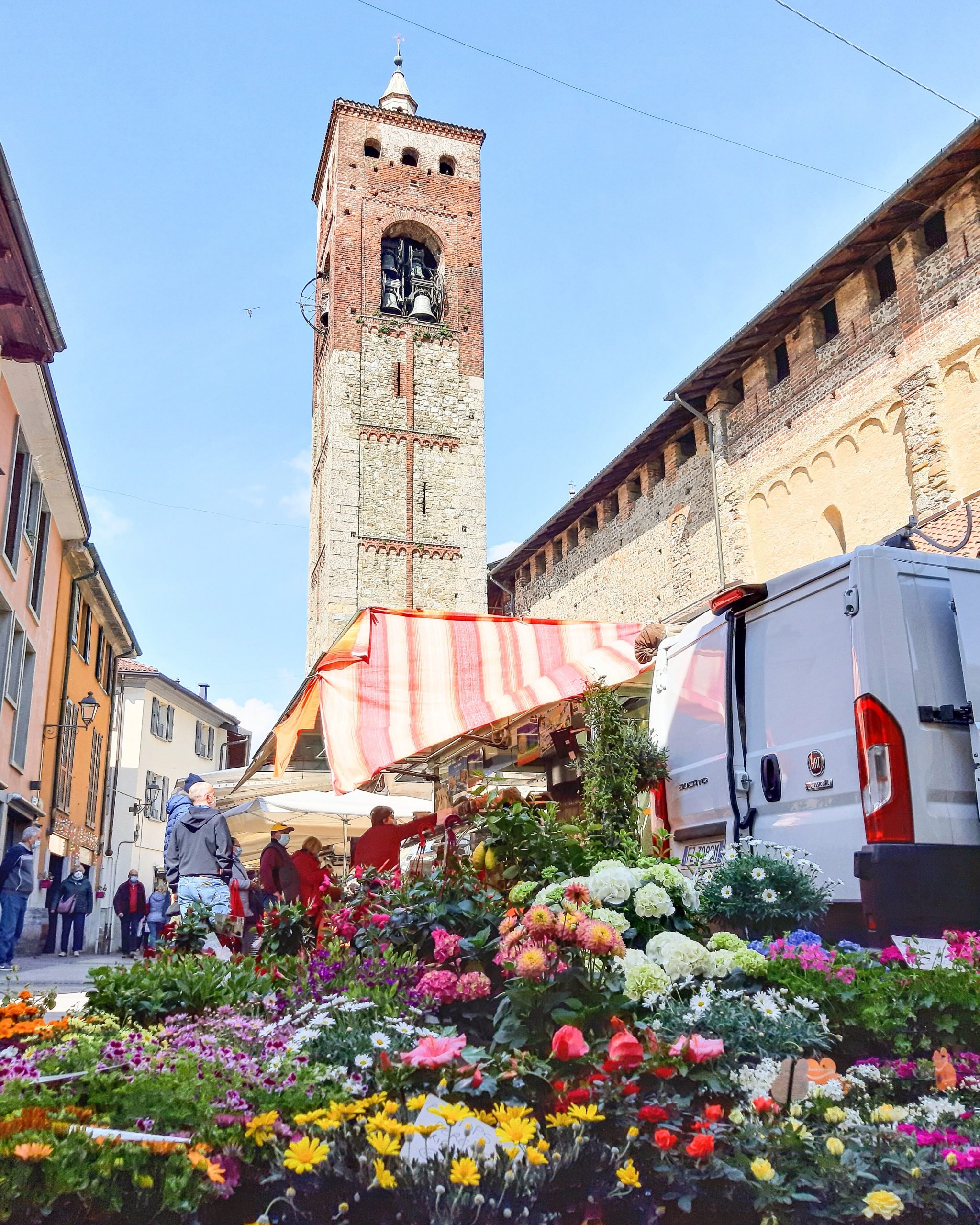 Mercado do centro histórico na Piazza Santo Stefano