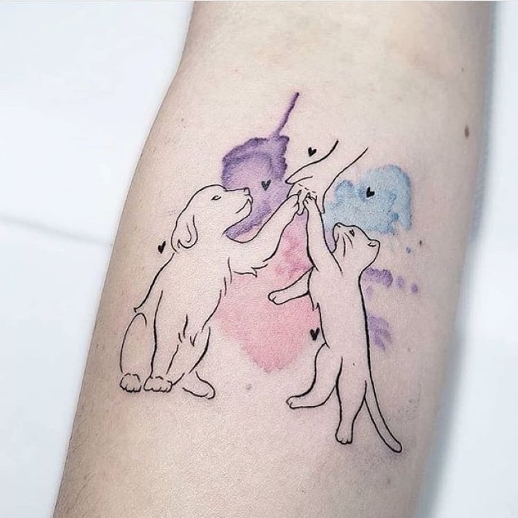 tatuagem feminina no braço/ pets 