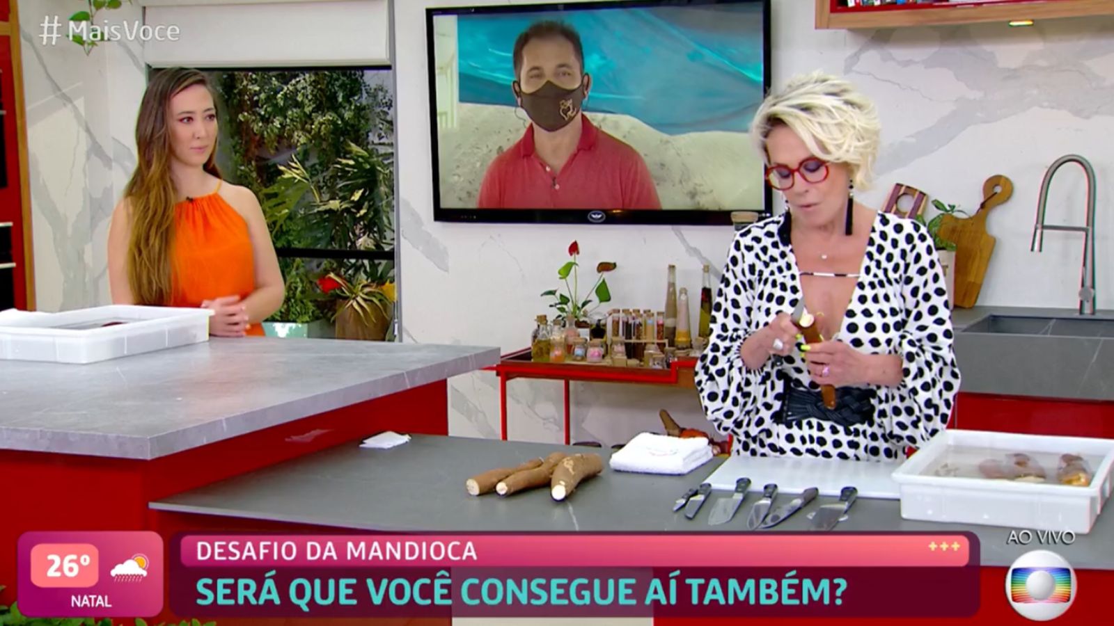 Ana Maria Braga estra no desafio de descascar a mandioca em uma tacada só. Imagem: Reprodução/ Globo